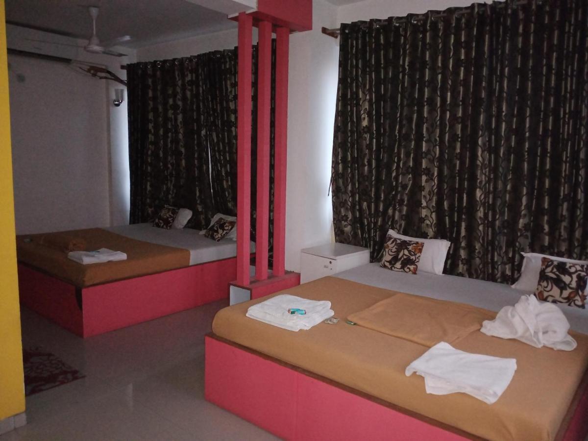 Malhar Palace Hotel Ширди Экстерьер фото