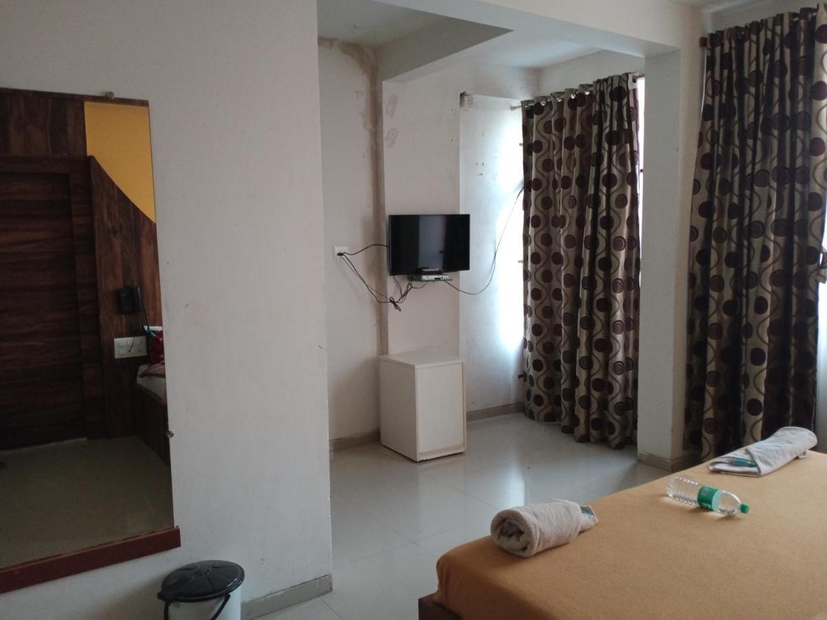 Malhar Palace Hotel Ширди Экстерьер фото