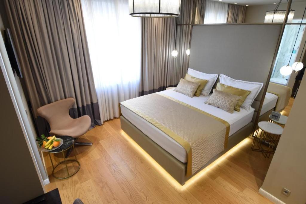 Malhar Palace Hotel Ширди Экстерьер фото